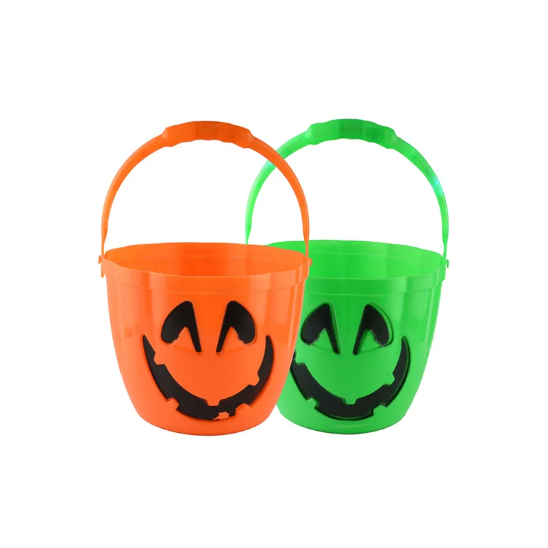 Dekoracje Halloween: wystrój wewnętrzny i zewnętrzny