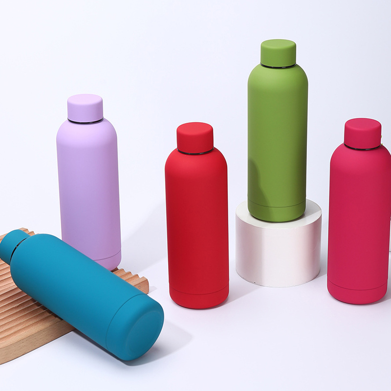 Kolorowa butelka na wodę ze stali nierdzewnej